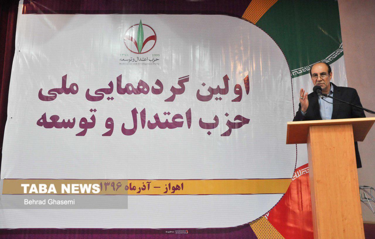 امروز فرصت خدمتگذاری از شایستگان استان گرفته شده و در عوض به فرصت طلب ها واگذار شده است