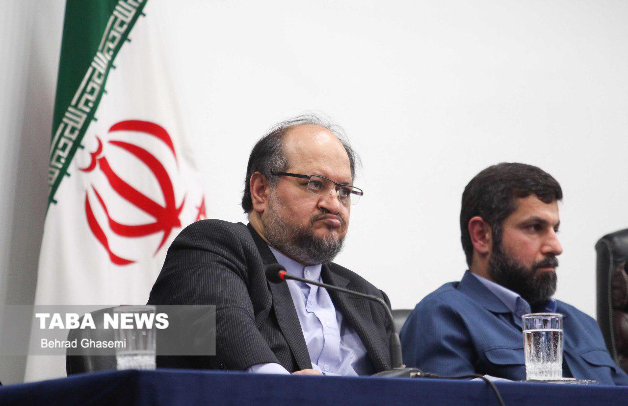 وزیر صنعت: توپ و تشرها ضربه ای به اقتصاد ایران وارد نمی کند
