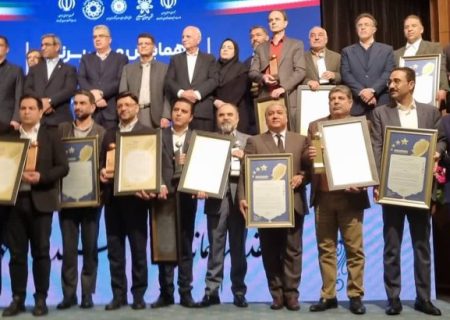 دریافت تندیس زرین جشنواره ویژند