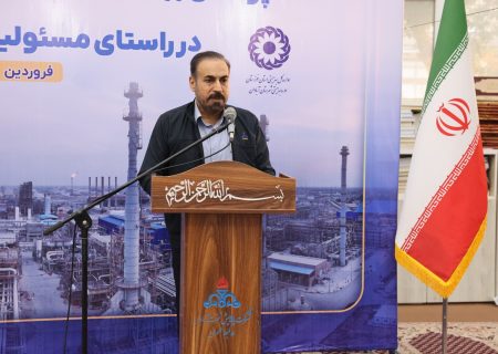۱۶۰۰ دست پوشاک هدیه پالایشگاه آبادان به مددجویان دانش آموز بهزیستی