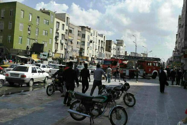 آتش‌سوزی در انبار چسب در محدوده بازار تهران