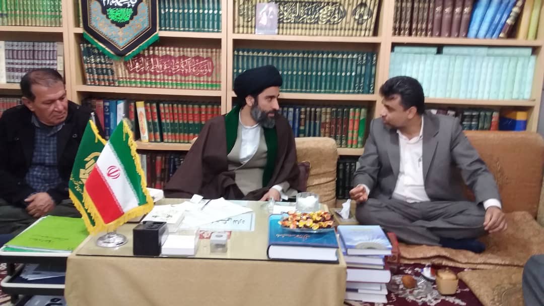 هنرمندان هندیجان با امام جمعه این شهر دیدار کردند