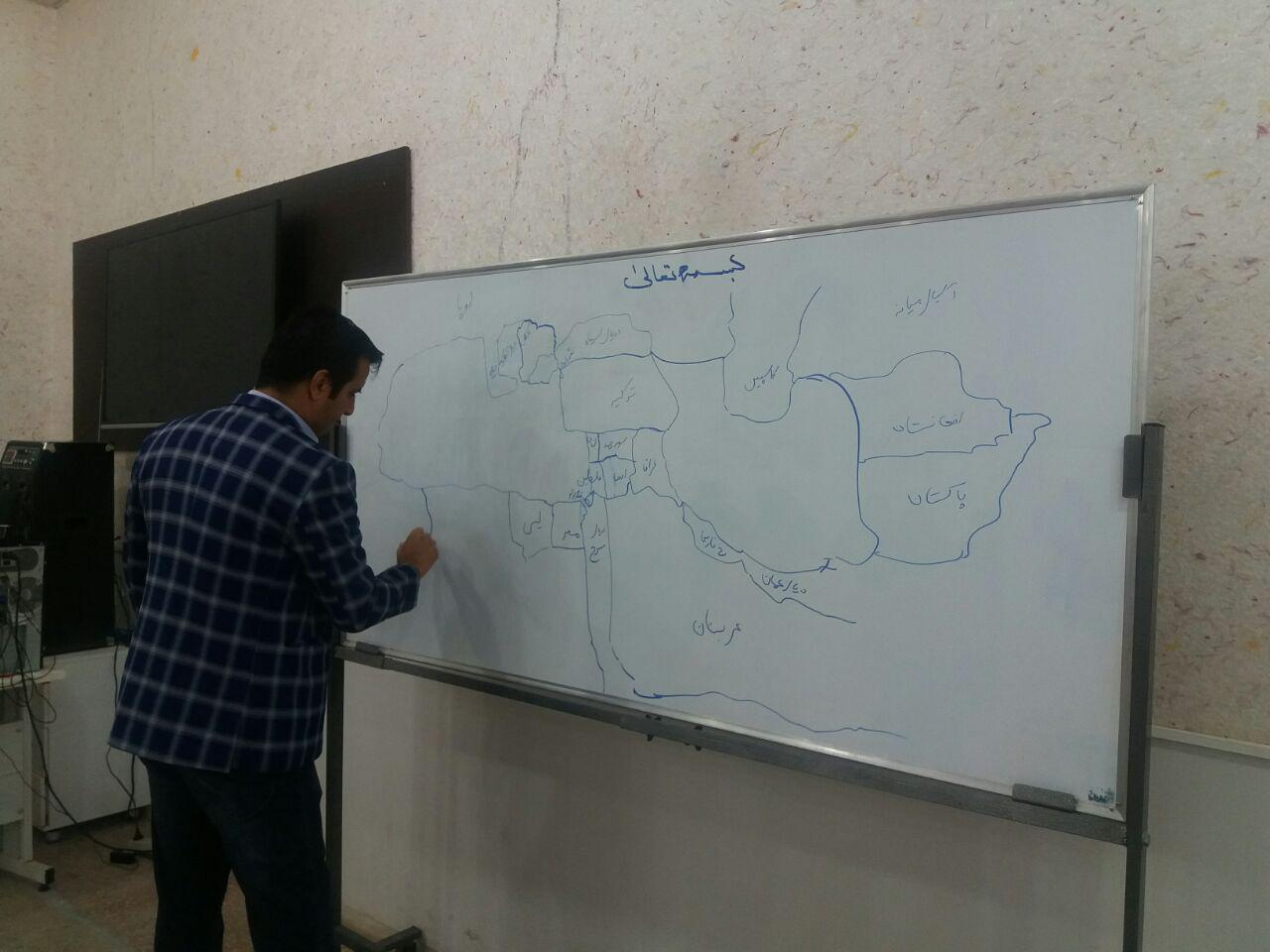 آشنایی جامعه با میراث فرهنگی کلید حل مشکلات فرهنگی است