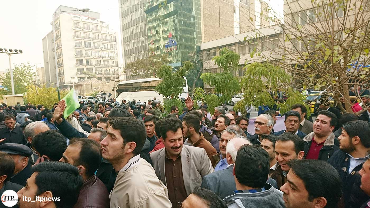 فریاد مرغداران ورشکسته در مقابل وزارت جهاد کشاورزی