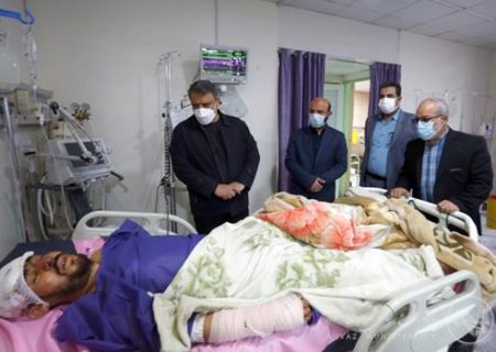 عیادت شهردار اهواز و جمعی از مسئولین شهری از مصدومان تصادف زنجیره ای اهواز-خرمشهر