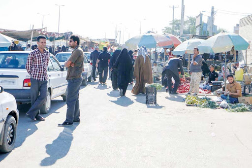 عرضه گوشت قرمز در ورودی اهواز و کنار جاده‌ها تخلف است
