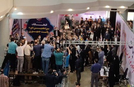 ممنوعیت توقف غیرمجاز خودرو‌ها مقابل ستاد‌های انتخاباتی