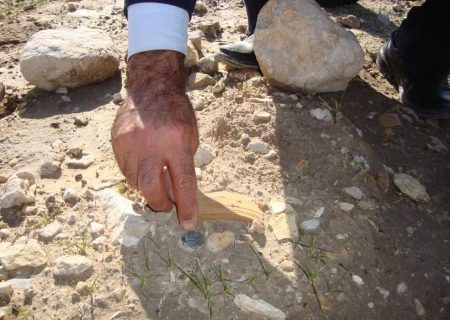 کشف سکه تاریخی مربوط به دوره اسلامی در شهرستان باغملک
