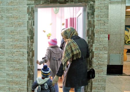 تاکید بر ایجاد اتاق مادر و کودک برای مادران کارمند خوزستانی