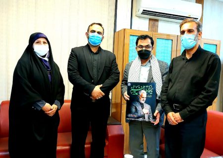 به مناسبت گرامی داشت هفته دفاع مقدس از مدیر روابط‌ عمومی شرکت فولاد خوزستان تجلیل شد.