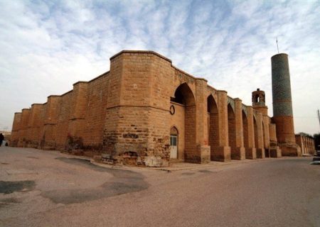 مسجد جامع شوشتر آسیب‌های سازه‌ای و منظری فراوانی دیده است