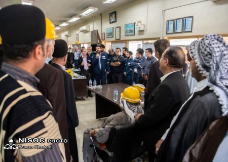 حضور سران قبایل و طوایف در بازدید از تاسیسات شرکت بهره‌برداری نفت و گاز کارون