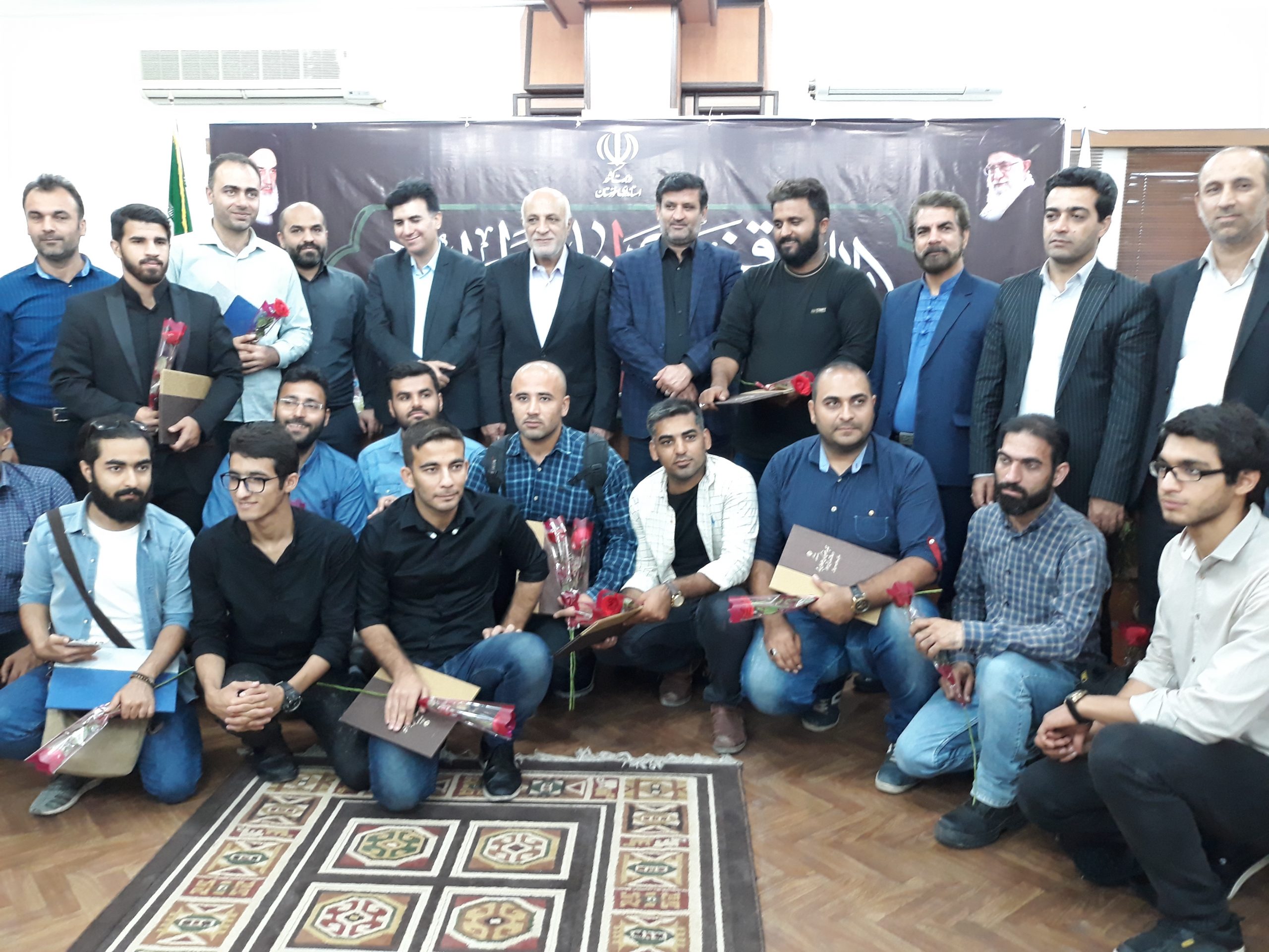 تصاویر عکاسان، حادثه تروریستی اهواز را به برگ برنده نظام تغییر داد